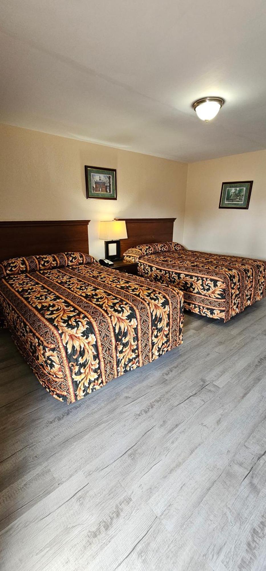 Mount Laurel Motel Хейзълтън Екстериор снимка