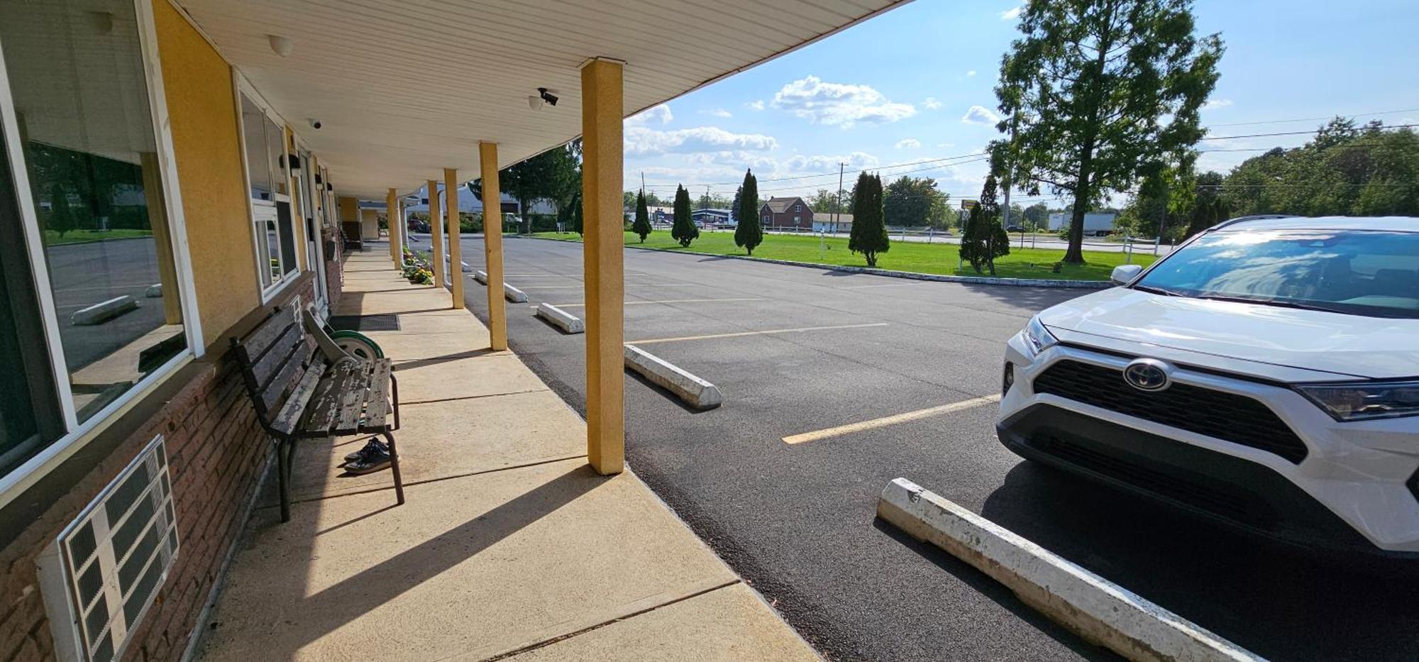 Mount Laurel Motel Хейзълтън Екстериор снимка