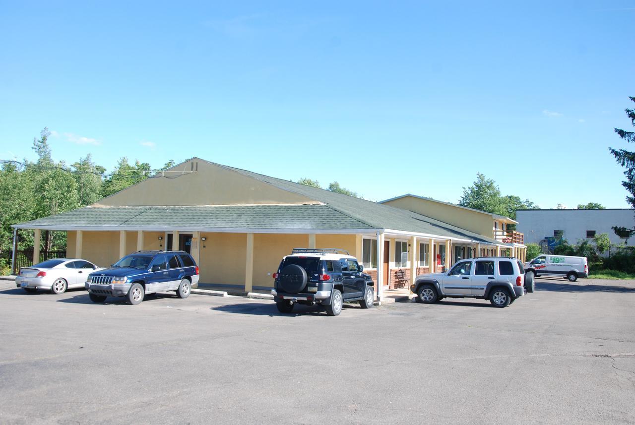 Mount Laurel Motel Хейзълтън Екстериор снимка