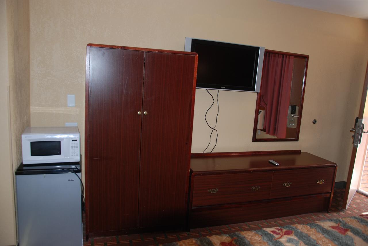 Mount Laurel Motel Хейзълтън Екстериор снимка