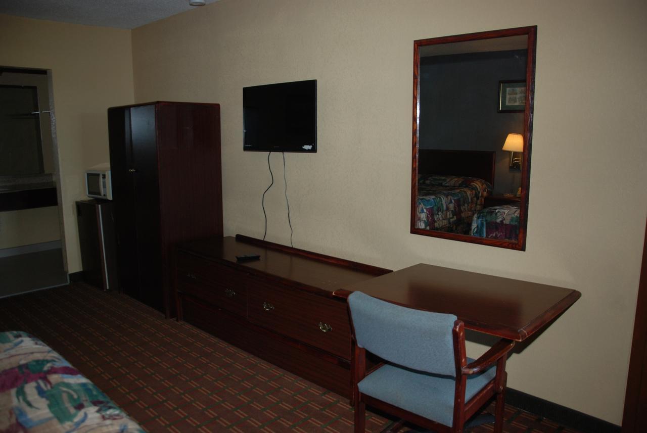Mount Laurel Motel Хейзълтън Екстериор снимка