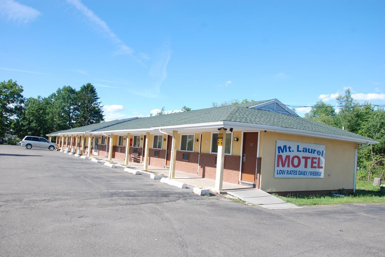 Mount Laurel Motel Хейзълтън Екстериор снимка